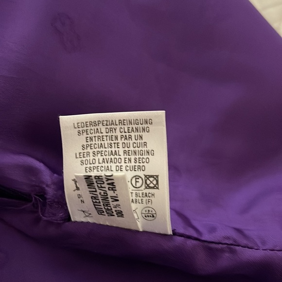 Suede ESCADA skirt.  Worn maybe one time. - Picture 4 of 7